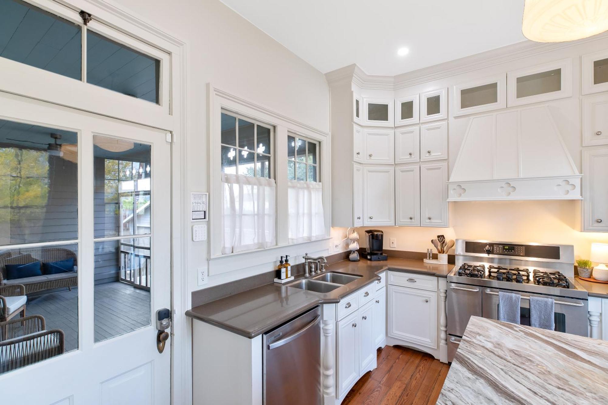 Villa Historic 1871 Coastal Breeze With Heated Pool - Restoring Galveston Exterior foto