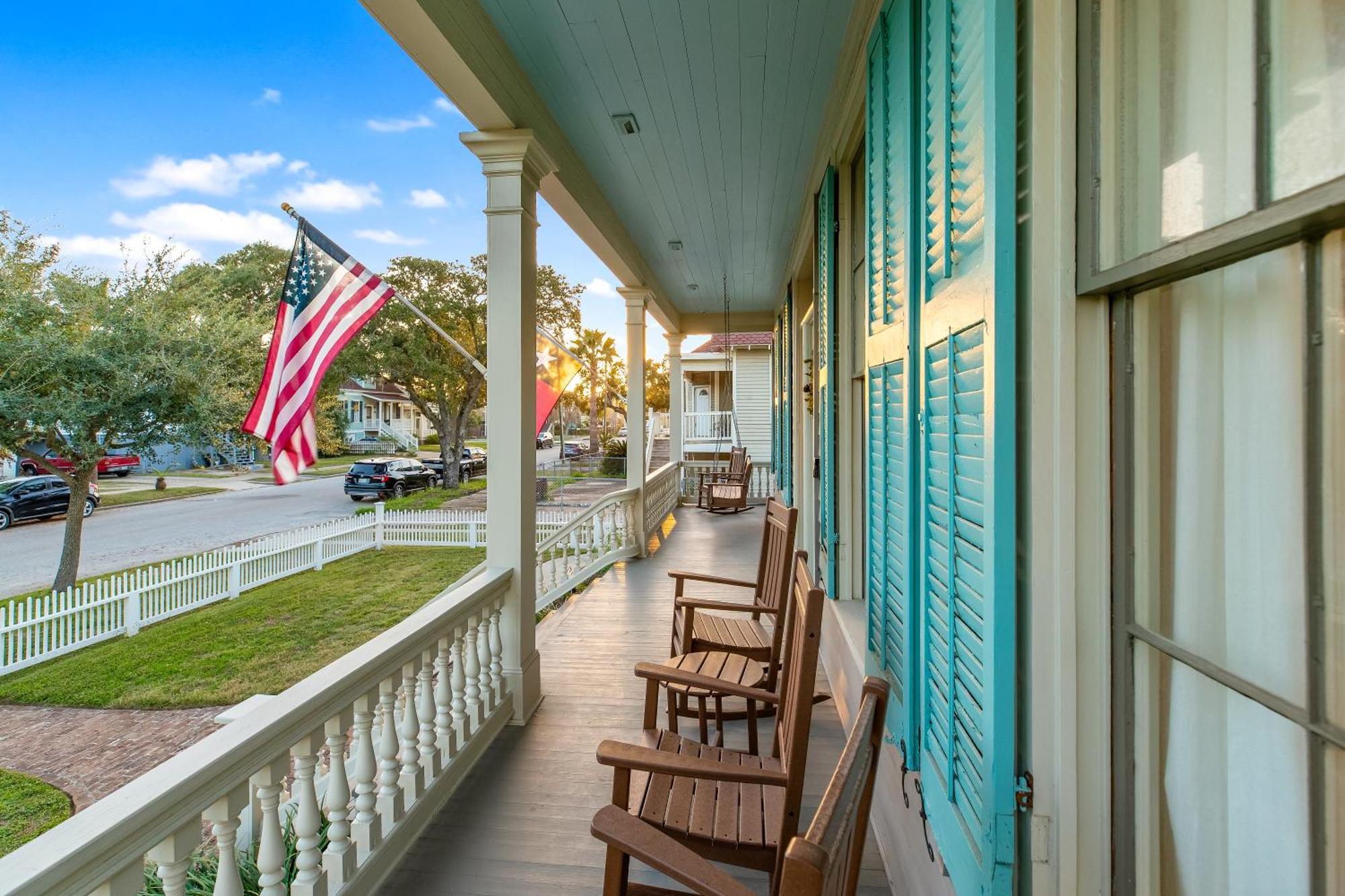 Villa Historic 1871 Coastal Breeze With Heated Pool - Restoring Galveston Exterior foto